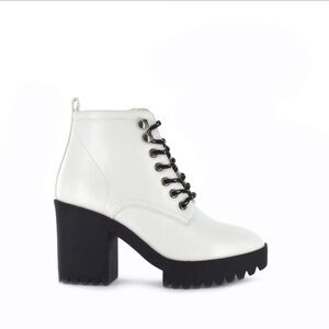 NWT Seven7 Footwear Flatiron Boot